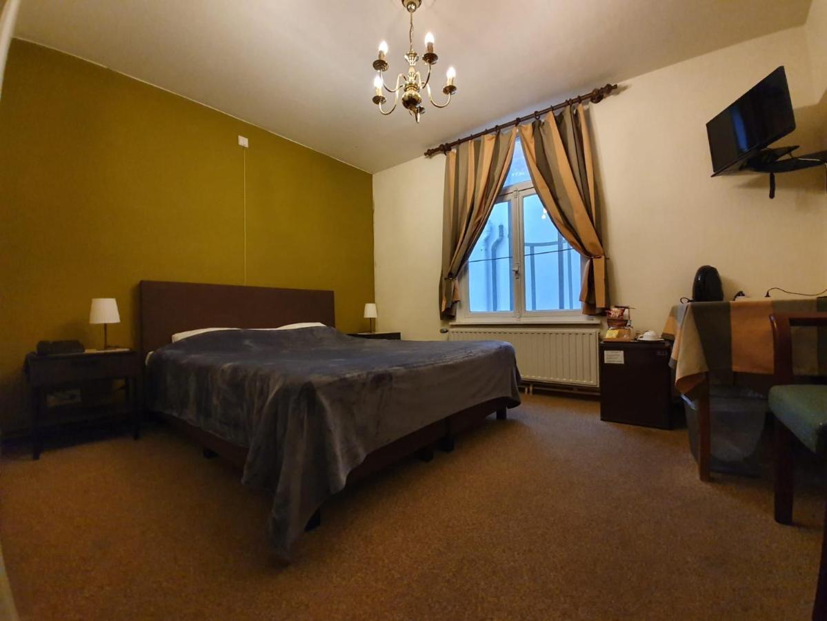 Erasmus Hotel Гент Екстериор снимка